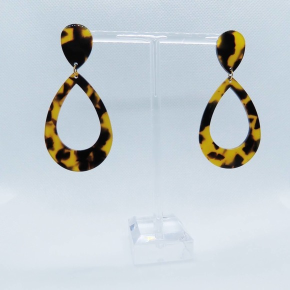 Lulus Tortoise Shell Tear Drop Earrings - Picture 4 of 4